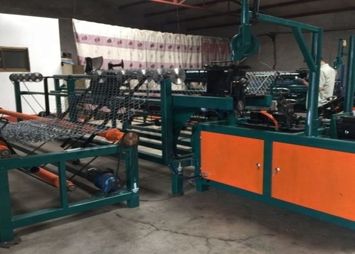 Galvanized Iron Wire 1.5-4.8mm Chain Link Fence Machine