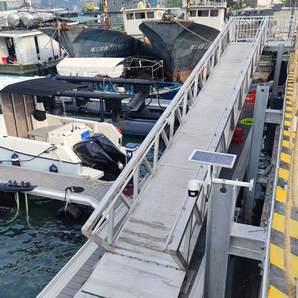 Aluminum Alloy 6061 T6 Marine Gangways Ramps For Safe Marina Docking Floating Pontoon