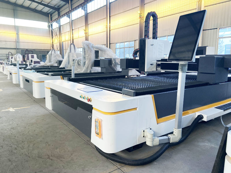 Raycus 1500W CNC Laser Cutting Machine High Accuracy