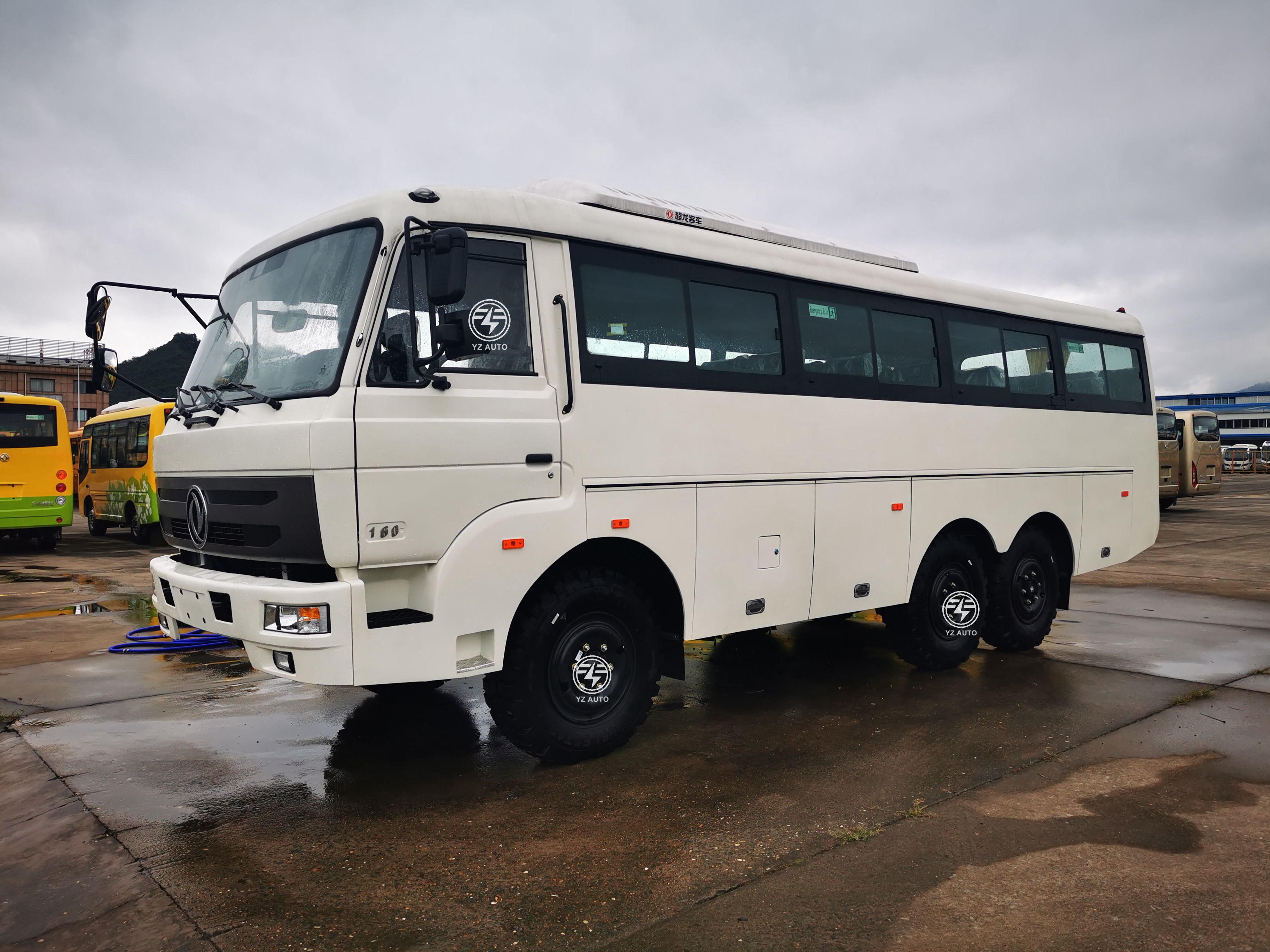 Dongfeng 4x4 AWD 30 Seat Short Distance Mini Bus for Various Customer Requirements
