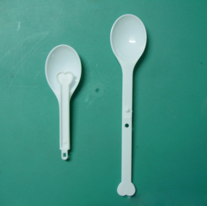 15 cm Plastic folding spoon disposable in white color
