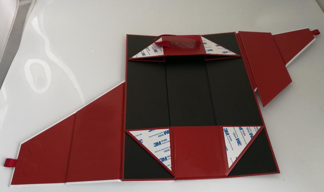 High End Rigid Wine Bottle Packging Box With Cushion Protection Inside And Ribbon Straps