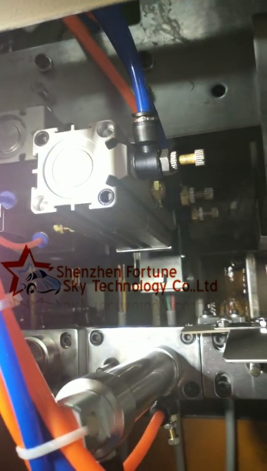 Save 3-4 workers easy operated H05VV-F Tin Dip Soldering Machine Stripp Sheath (Max 150mm) and 2-3 Cores Neat Cutting