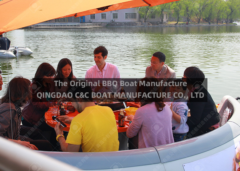 260cm Height 12 Adults 1550kgs Load Barbecue Boat