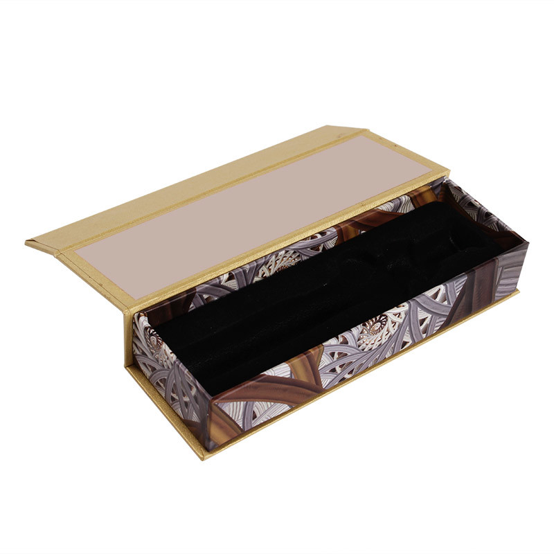 CMYK Colors Personalised Cardboard Gift Boxes Magnet Closure For Souvenir Packaging