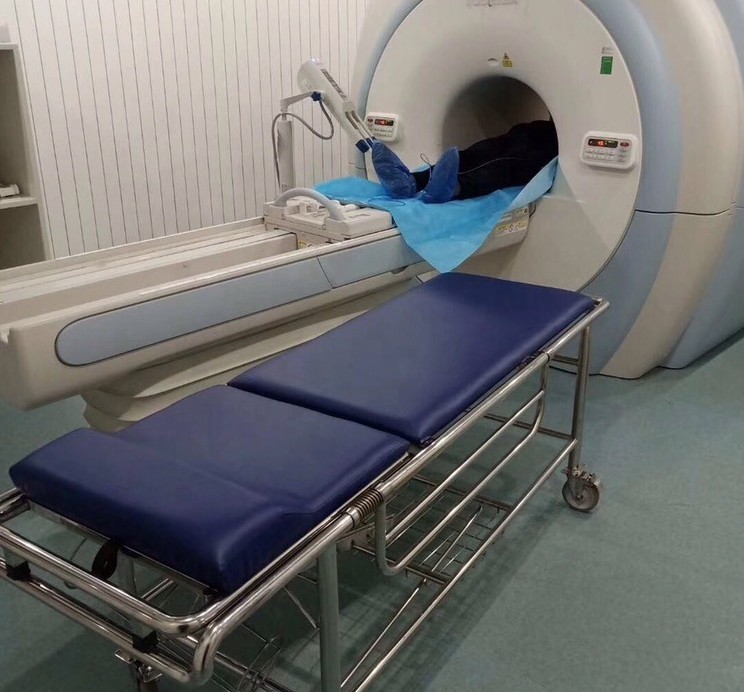 Manual MRI Stretcher Non Magnetic Stainless Steel Backrest Adjustable Hospital Tranfer
