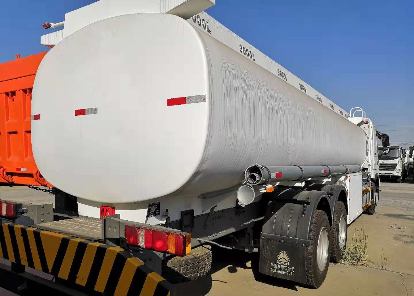 371hp 6x4 Fuel Tank Truck SINOTRUK HOWO A7 10 Wheels 21cbm Capacity