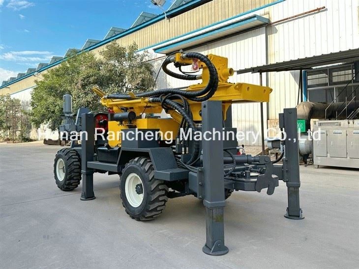 Four Wheel Trailer Mounted Borehole Drilling Machine 220m Depth 65KW Engine