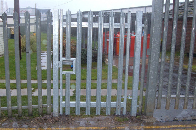 Factory Supply Hot Dip Galvanised Palisade Fence Easily Assembled For Steel Tower