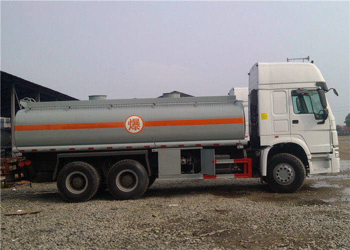 Heavy Duty HOWO 20000L 20cbm 6x4 Tanker Truck  For Transporting Oil