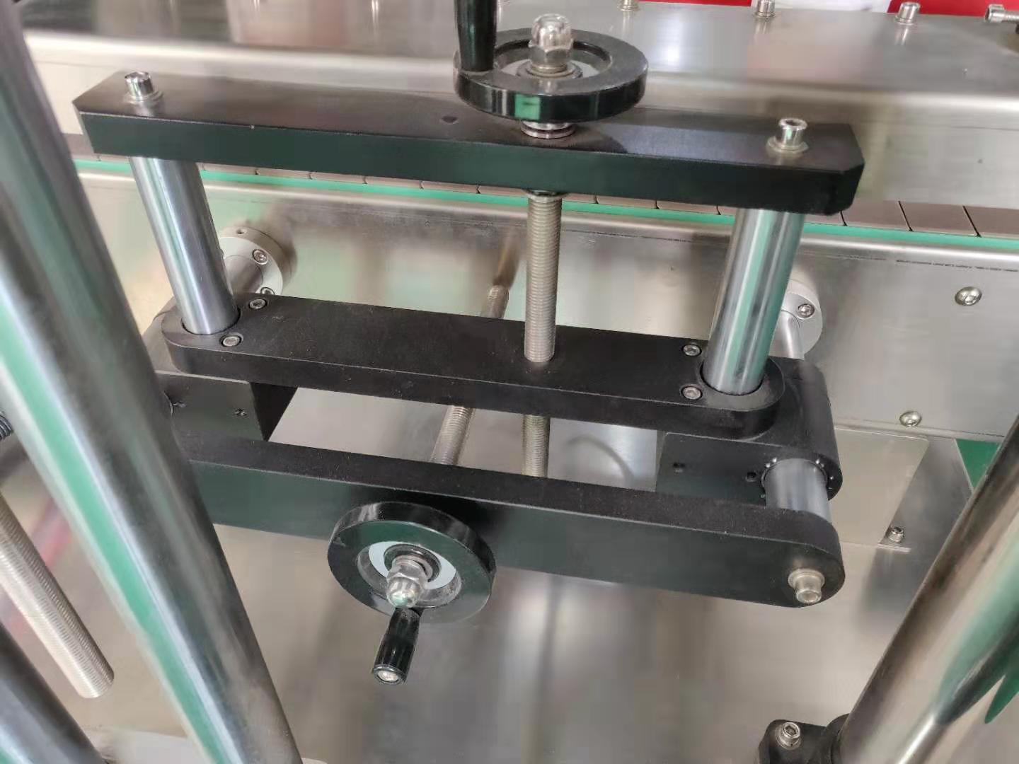Spray Pump Automatic Bottle Capping Machine , Plastic Cap Sealing Machine