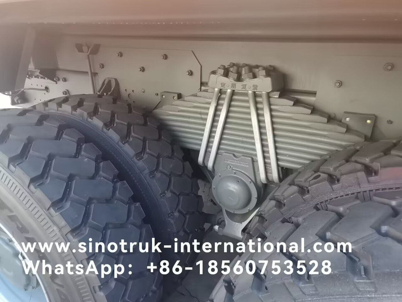 SINOTRUK Heavy Duty Tipper Dump Truck LHD With Unilateral High Strength Skeleton Cab Yellow