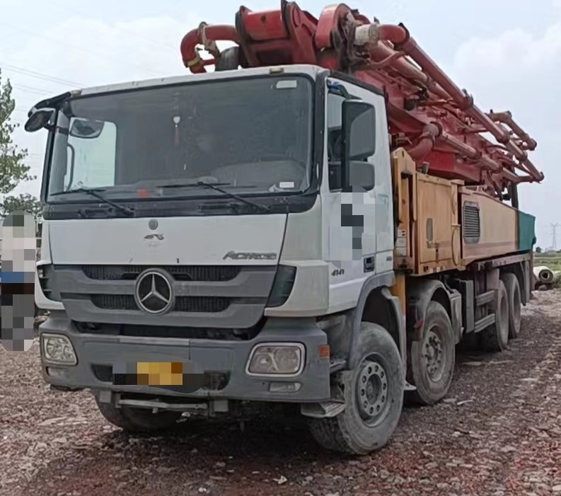 Perfect Performance 2013 Putzmeister 56m Concrete Pump Mounted Beton Pump on Benz Chassis Sale in Factory Price