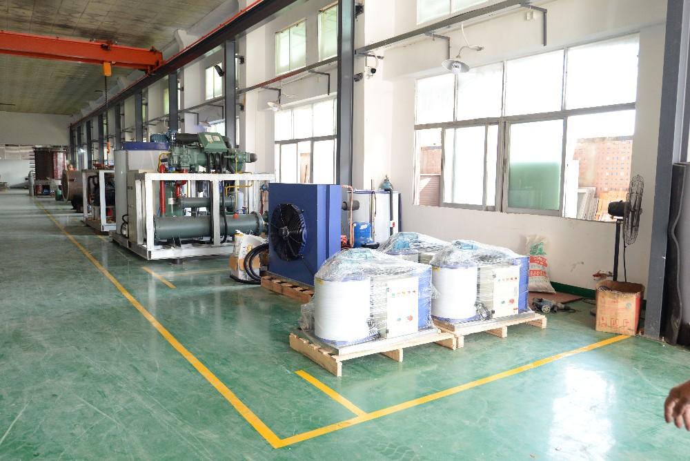 Food Grade Industrial Crushed Ice Machine 30kg/Pcs Anti Rust And Corrosion Free