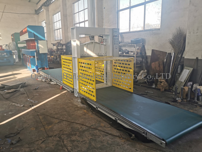660mm Width Horizontal Conveyor Belt Cutter Machine For Roll Material