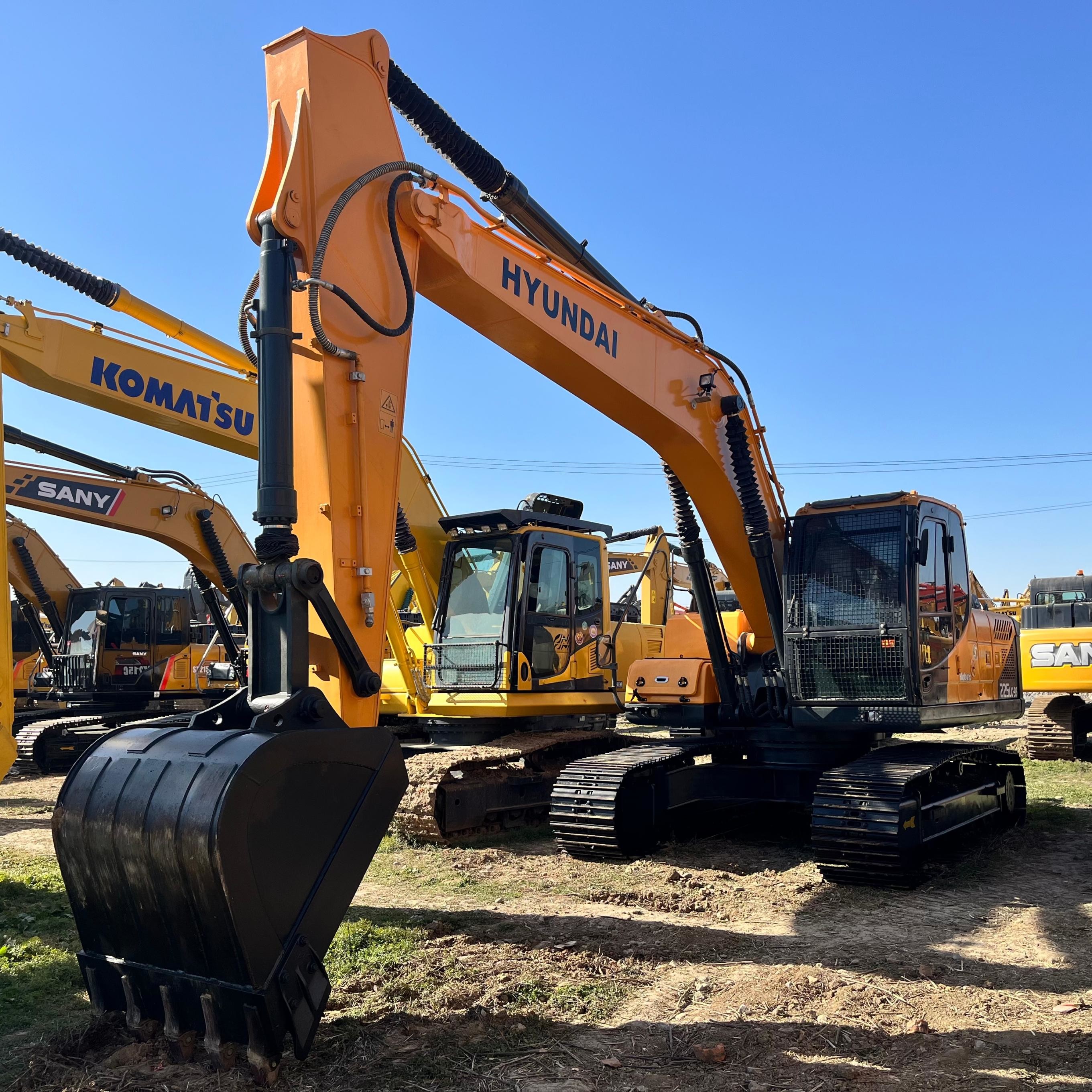 22.5 Tons Hyundai Used Excavator 225LC-9 Heavy Equipment Machine Digger