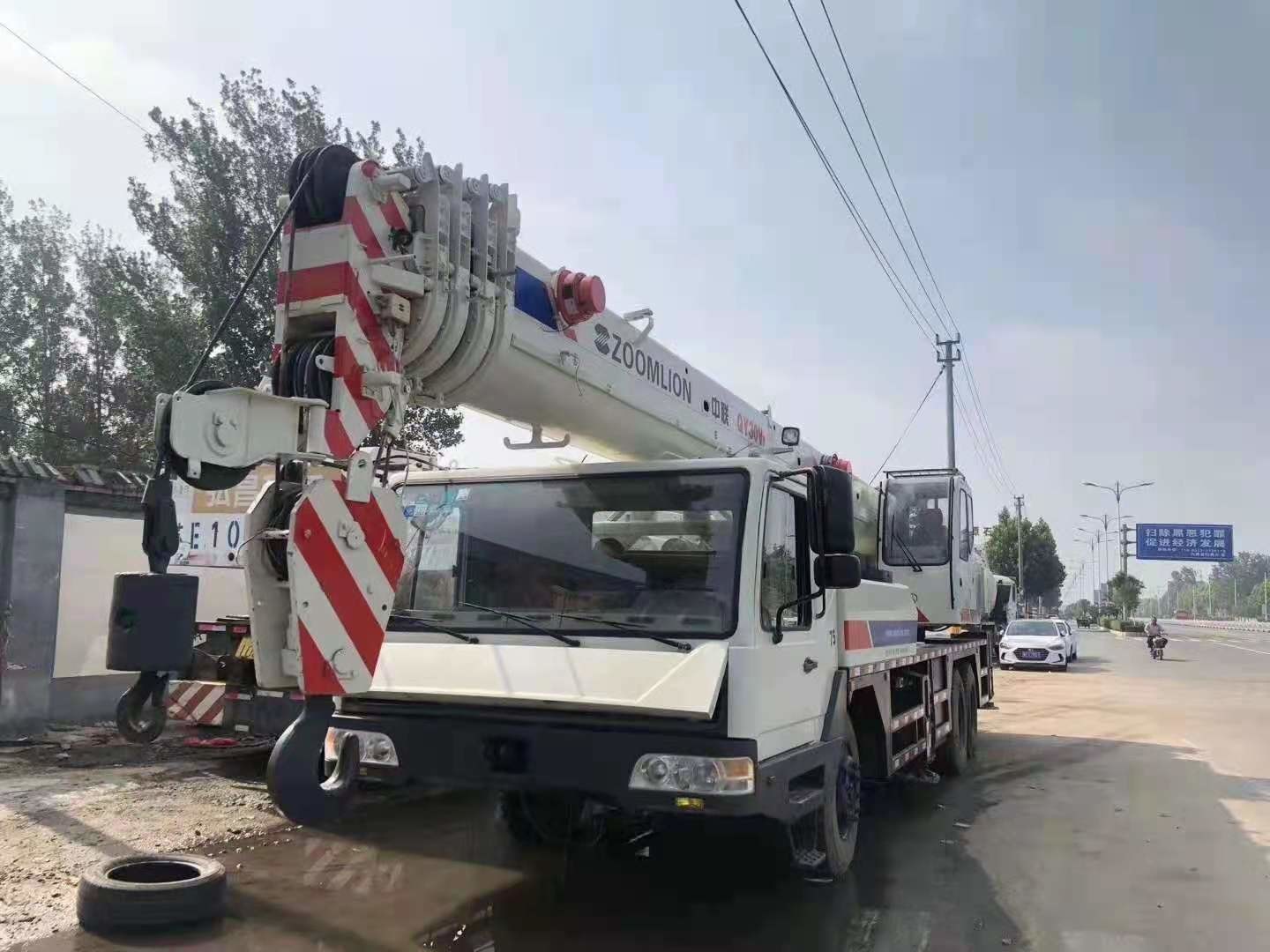 Five Section Arm Zoomlion 50T Crane QY50D Used Mobile Crane