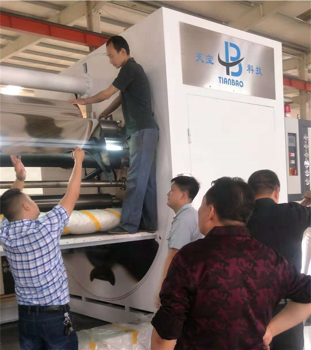 Crucible Type Vacuum Metallizer for Coating Customers Demand and Customized Color