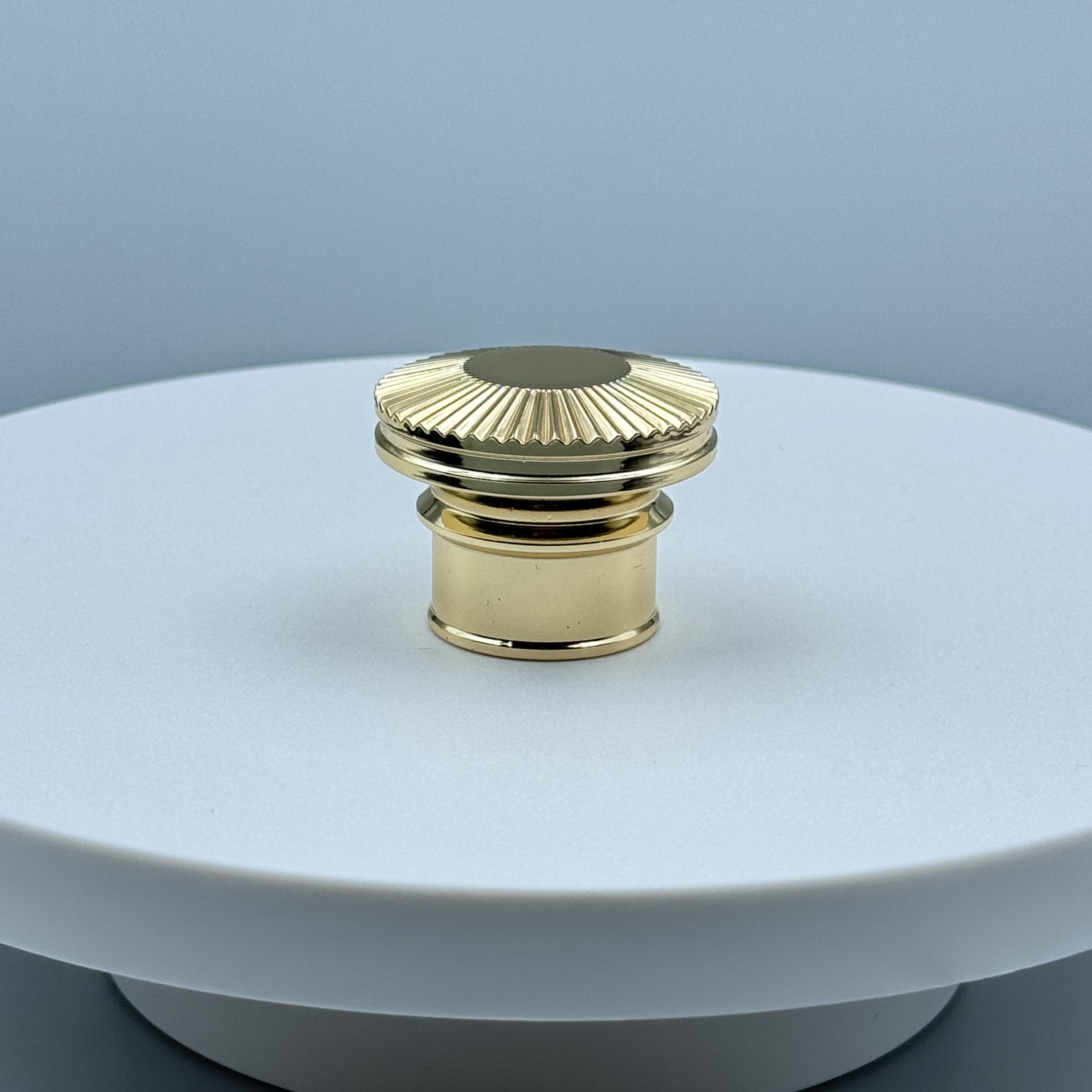 Custom Zamak Perfume Caps Personalize Your Fragrance Presentation with Style