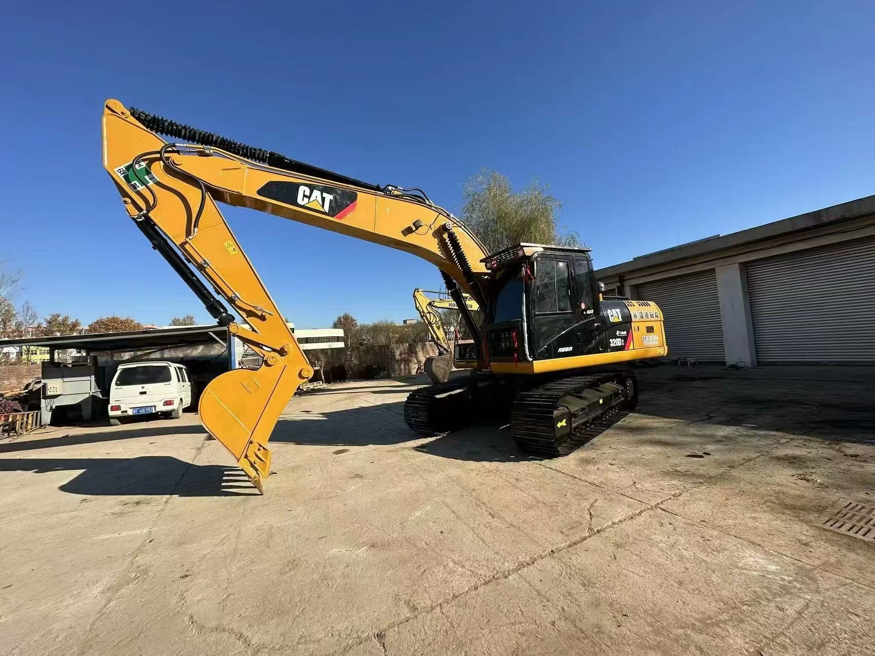 Yellow Original Japan Used CAT Excavator 320D2 Caterpillar Crawler Excavator