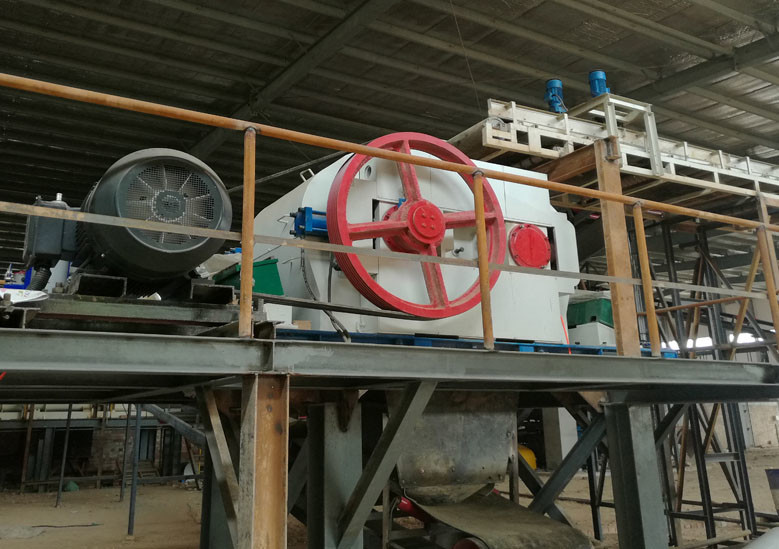 Raw Material Mine Double Roller Crusher Machine For Clay Brick Production Line