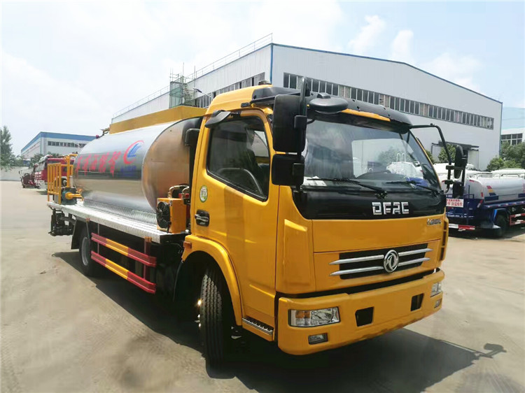 6000L Asphalt Spreader Truck Heated Bitumen 6m3 Dongfeng Road Construction Machinery