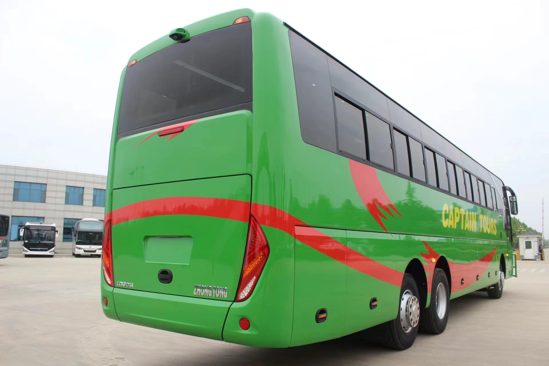 Luxury Buses with 75 1 1 Seats and Multi-leaf Spring Suspension Chassis