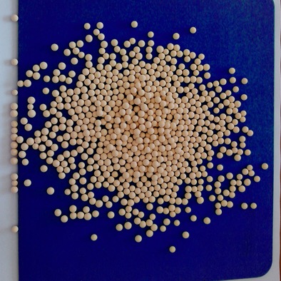 China factory economical granular compliant safe activated desiccant 0.9-2.0mmMolecular Sieve pellet 3A/4A molecular 1-1.5mm