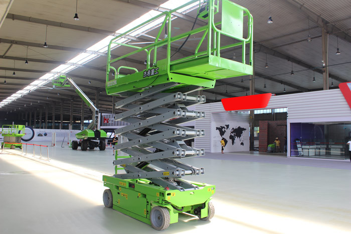 1 Man Electric Scaffold Lifts , Aerial Work Platform Scissor Lift Machine