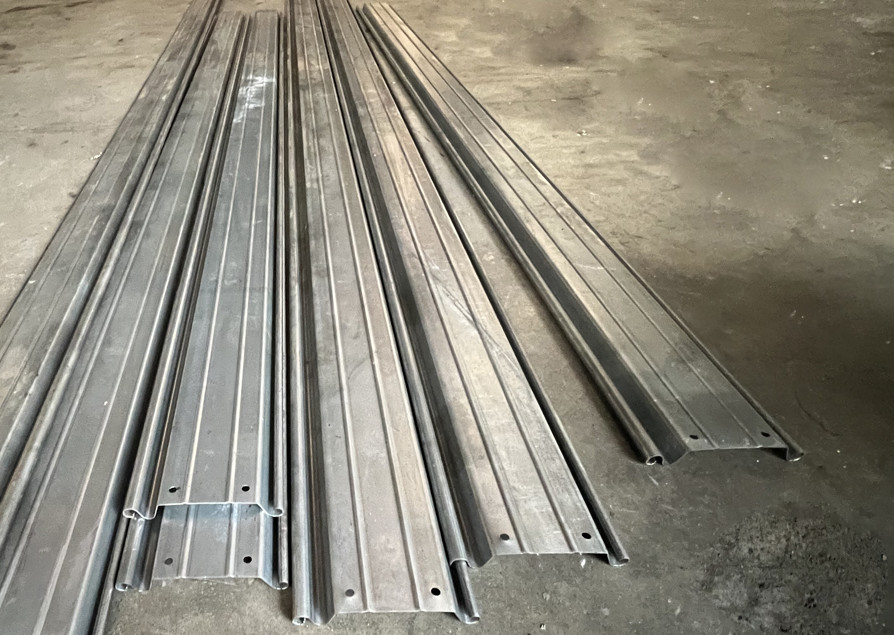 1.2mm Thickness Galvanized Steel Metal Shutter Door Roll Forming Machine with Perforation
