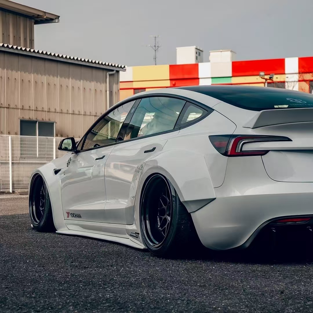 2020- Tesla Body Kit Resin Fiber LB Style Tesla Model 3 Spoiler Front Lip Diffuser