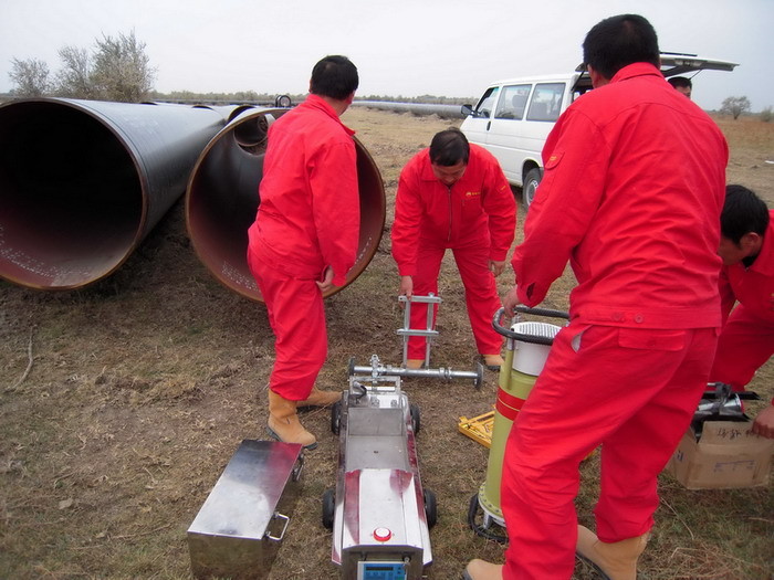 Huatec Radiation X-Ray Pipeline Crawlers 110V ( 22Ah ) 5KM Remote Control