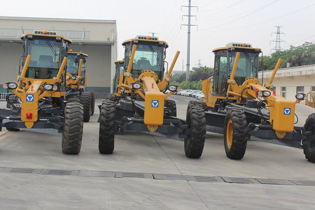 Compact GR135 130HP 11000kg Tractor Road Grader , Small Motor Grader
