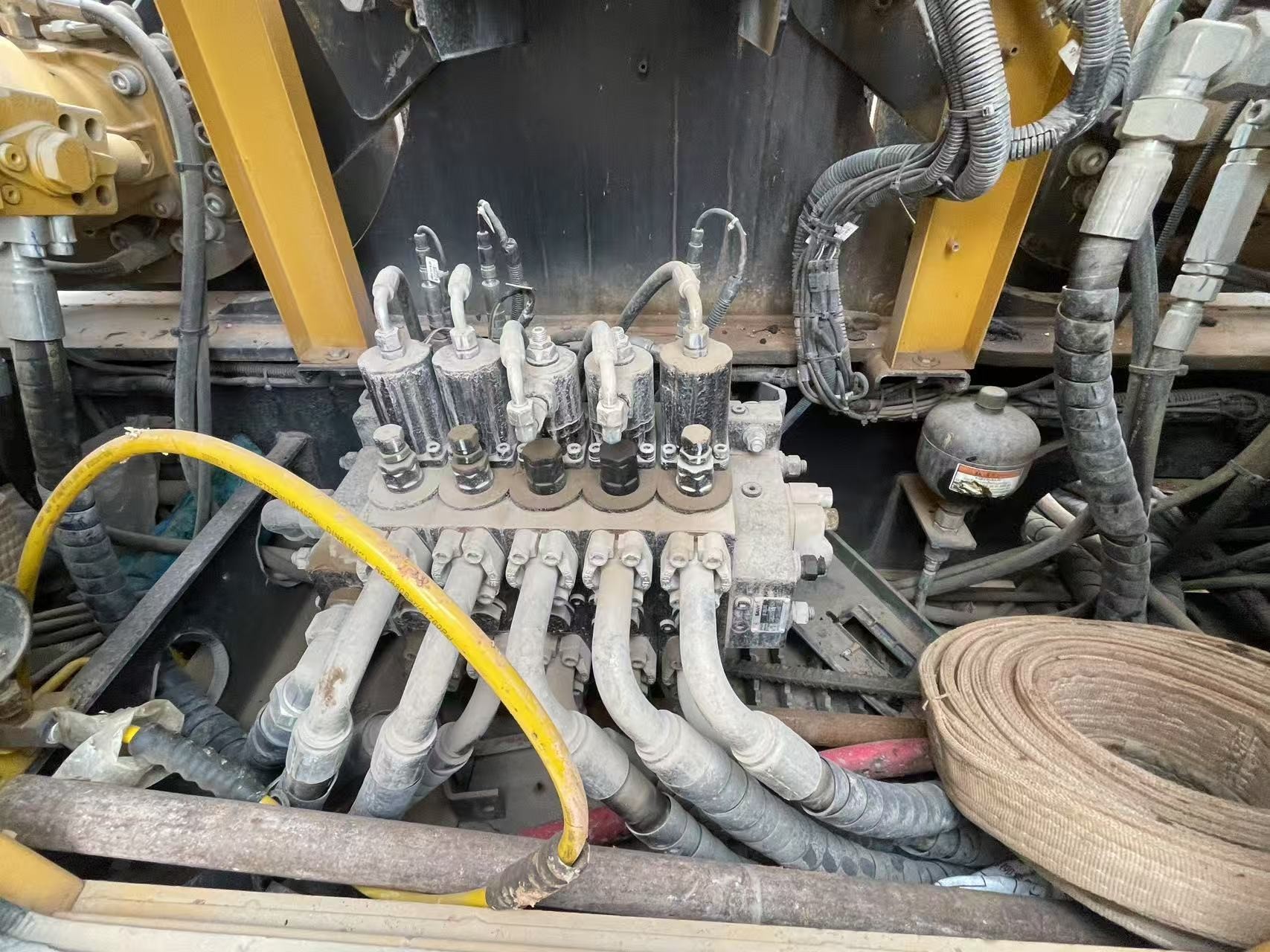 Extremely Efficient SCC600A-6 60 Ton Mobile Hydraulic Crawler Crane Heavy Lifting Equipment