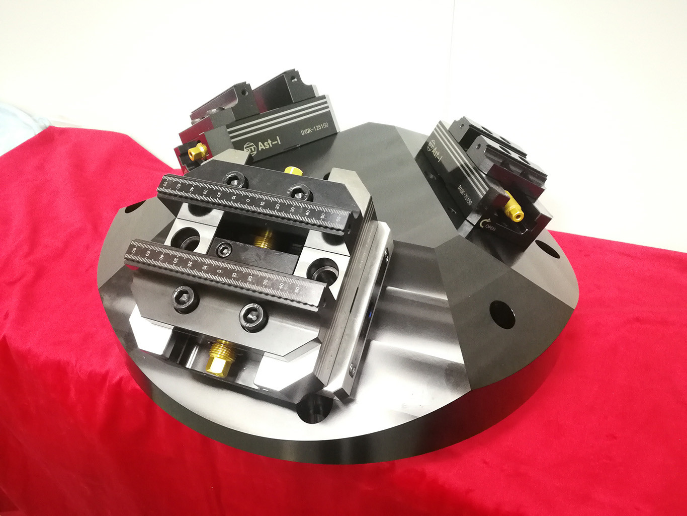 Riser Workholding 5 Axis Vise Manual Precision Self Centering Vise