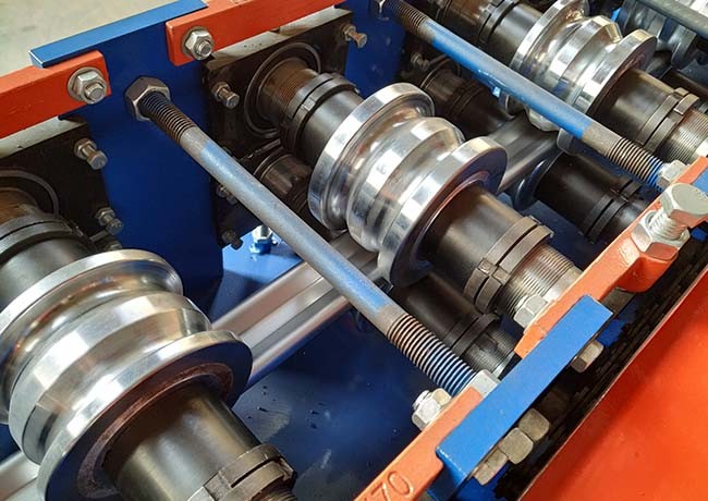 Metal C Channel and U Stud Light Steel Keel Roll Forming Machine With Smooth Feeding Device
