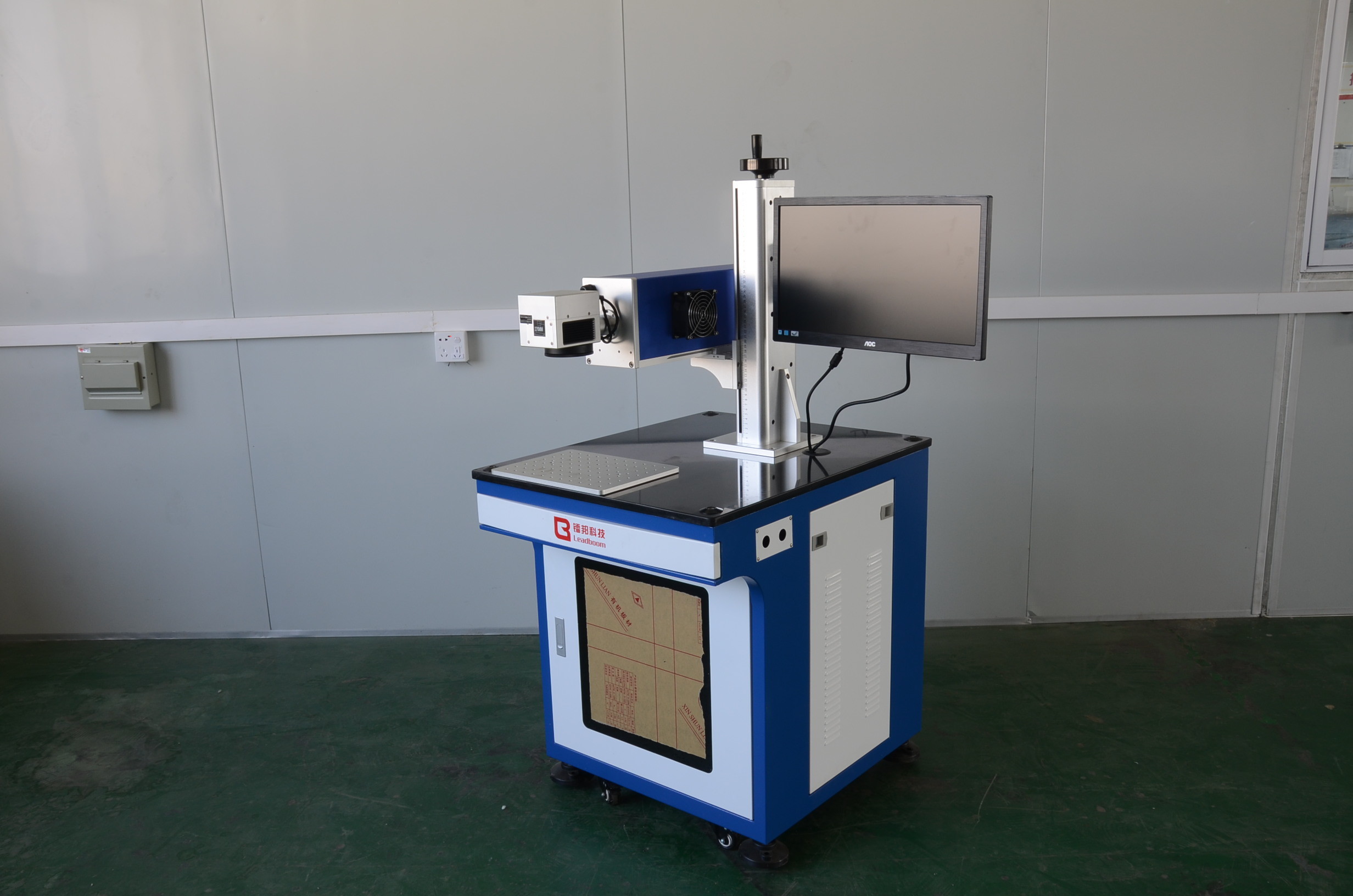 50KHz 10W Plastic CO2 Laser Marker Machine Online Flying Printing Cloth