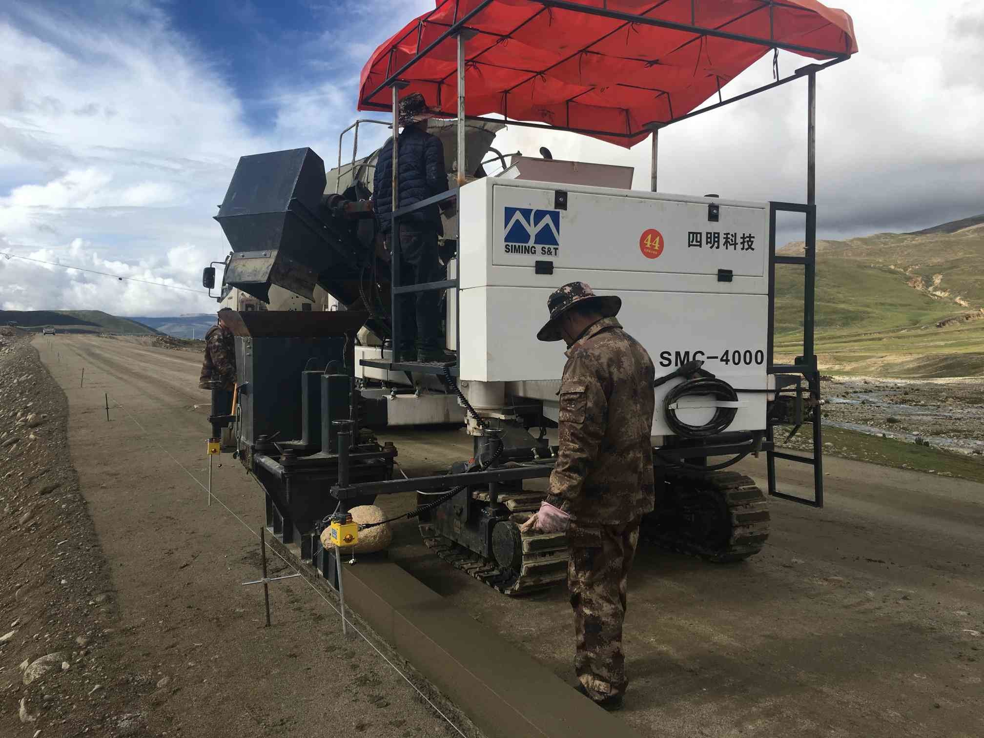 2m Width Slipform Paver Curbstone Cement Sliding Mode Machine