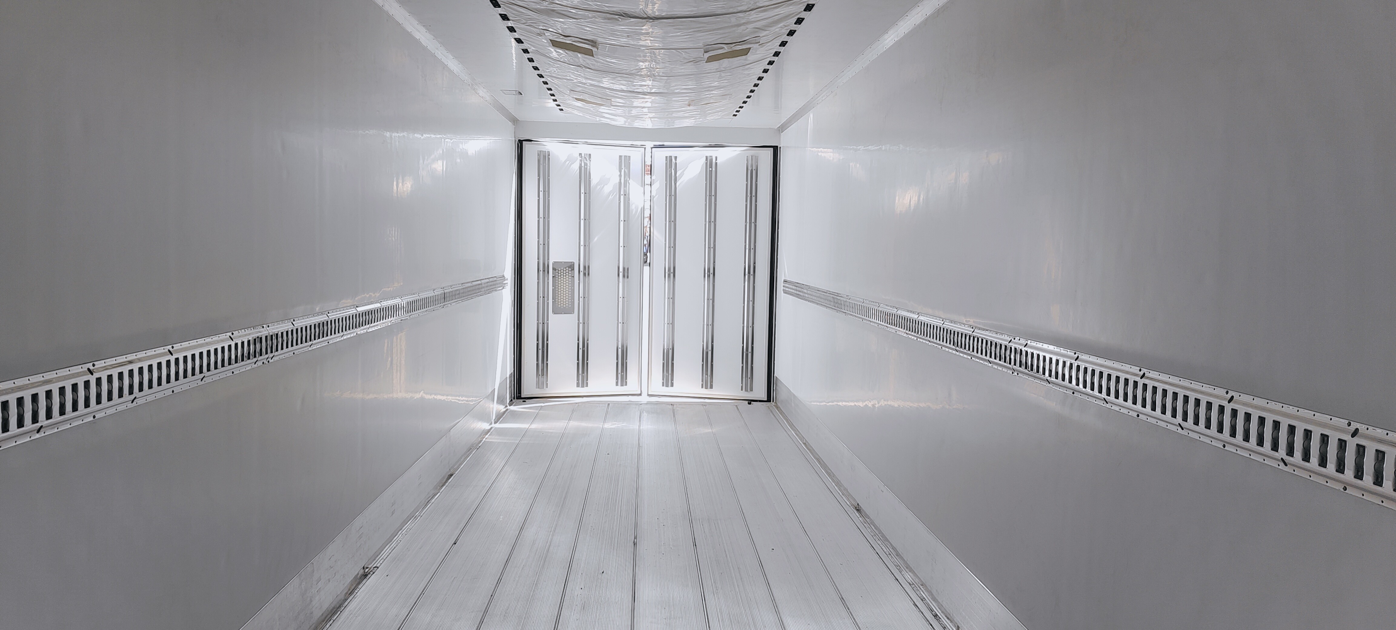 53ft Refrigerated Box Brand New Reefer 3 Axle Semi Trailer 84m³