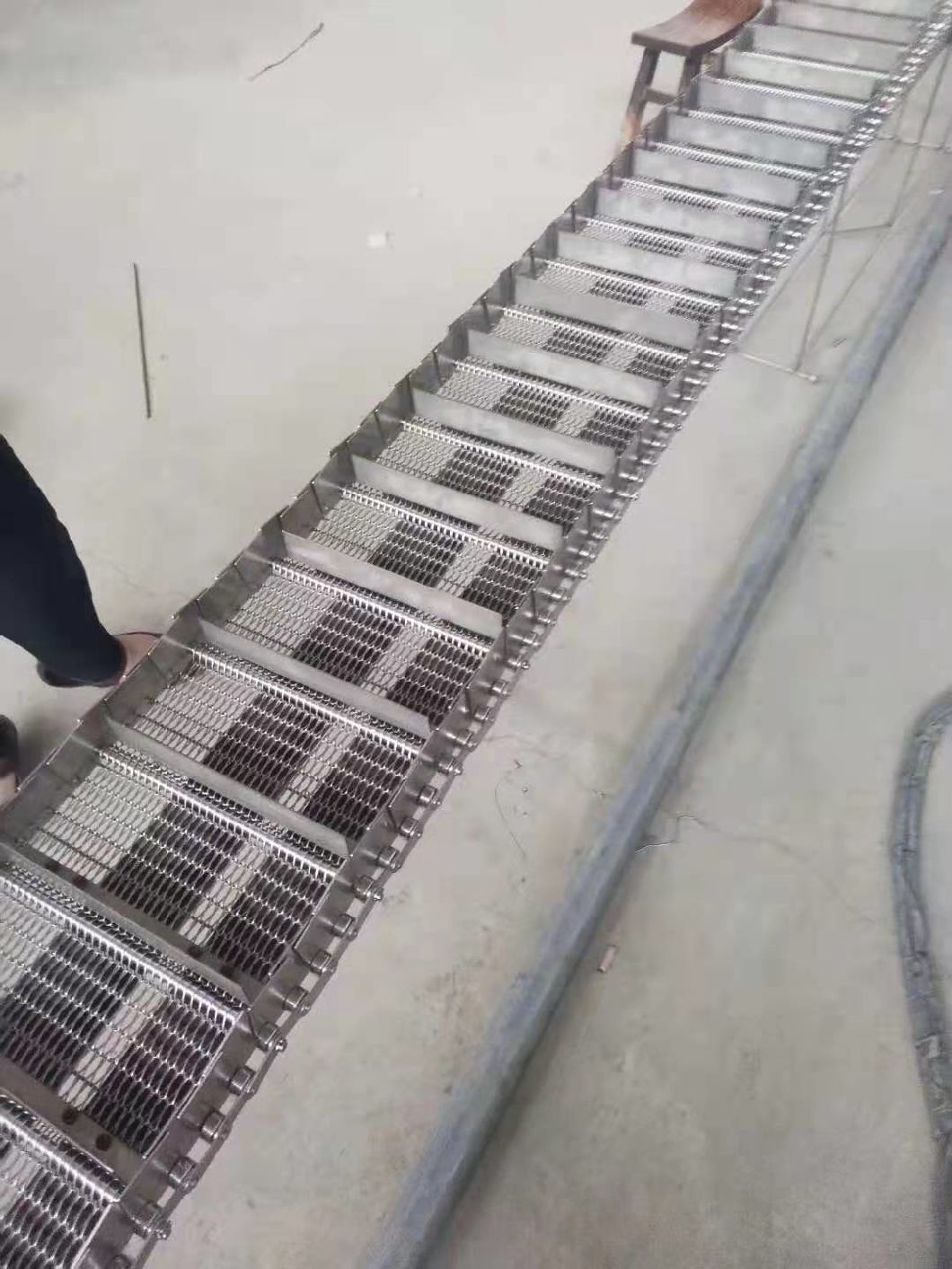 Stainless Steel Roller Chain Driven Conveyor Belt for Food Industry