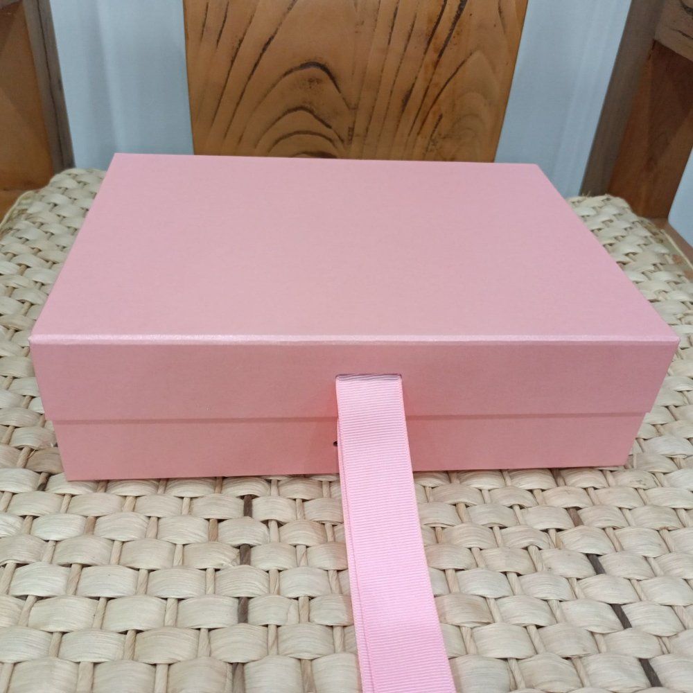 Wholesale Gold Foil Custom Logo Foldable Falt Shipping Pink Magnetic Cardboard Paper Gift Packaging Box with Ribbon