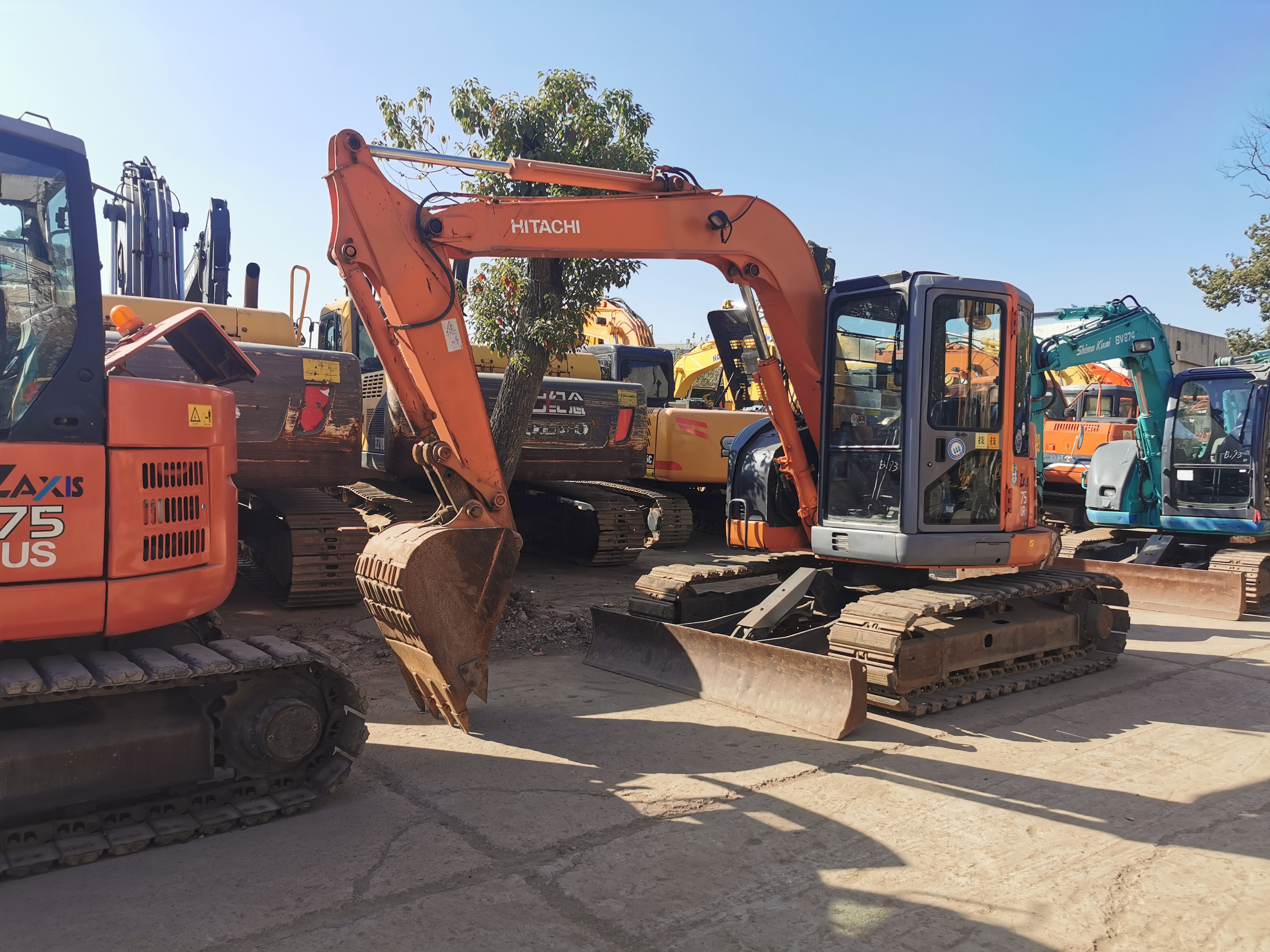 ZX75 7.5 Ton Hitachi Japanese Used Excavator Digger with Original Hydraulic Cylinder
