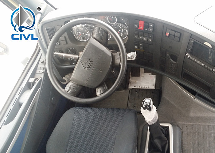 SINOTRUK HOWO Tractor Truck LHD 6X4 Euro2 420HP 10 Tires Tow Truck Color Customizable Prime Mover Truck