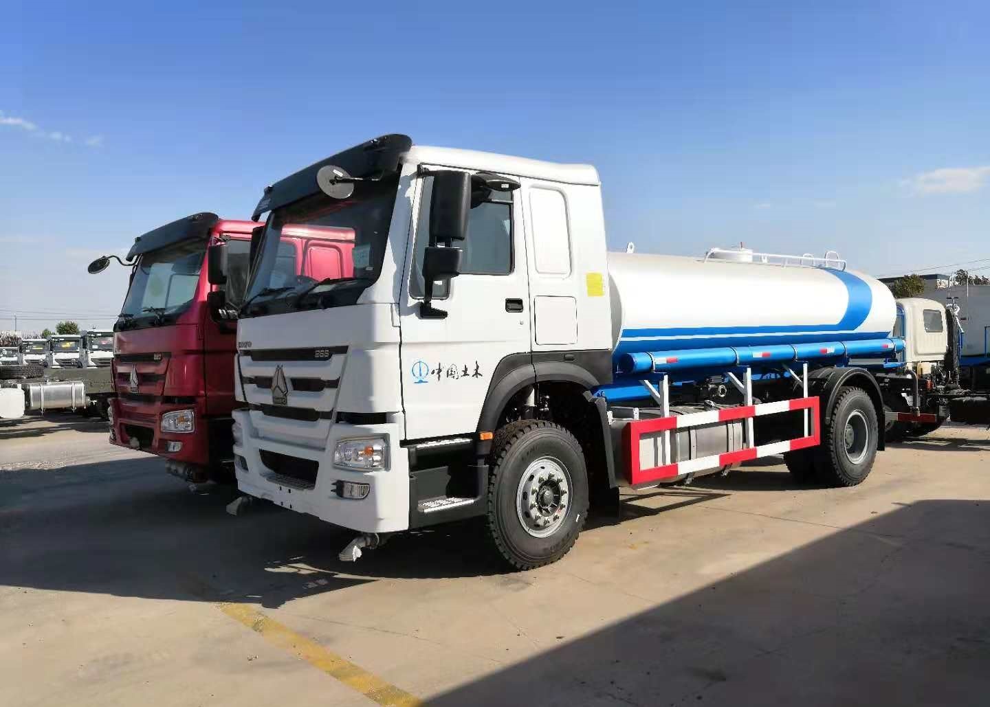 SINOTRUK HOWO Fuel Tank Truck Oil Tank Truck Tanker Truck With 25cbm Full Trailer