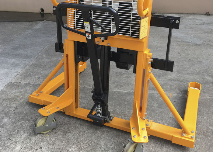 0.5 Ton Manual Straddle Pallet Stacker With Adjustable Forks Yellow Color