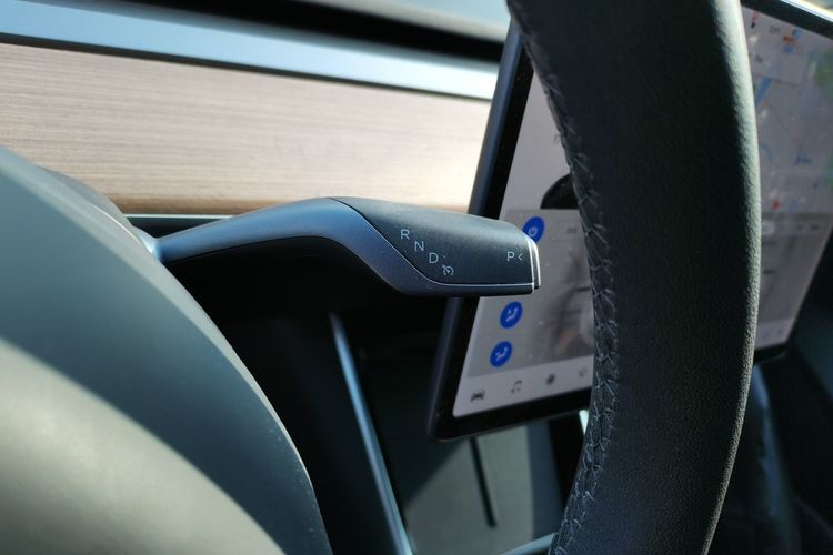 New Energy Battery Power Clean Energy High Speed 225km/H Electric Car