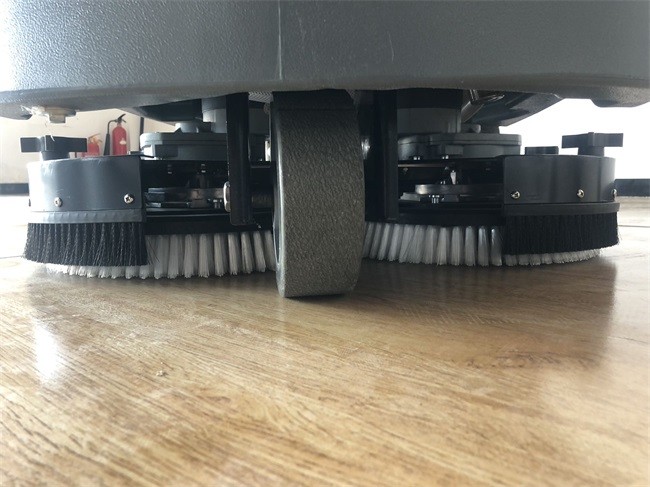 48Volt Automated Floor Scrubber Automatic Floor Cleaning Machine HT750