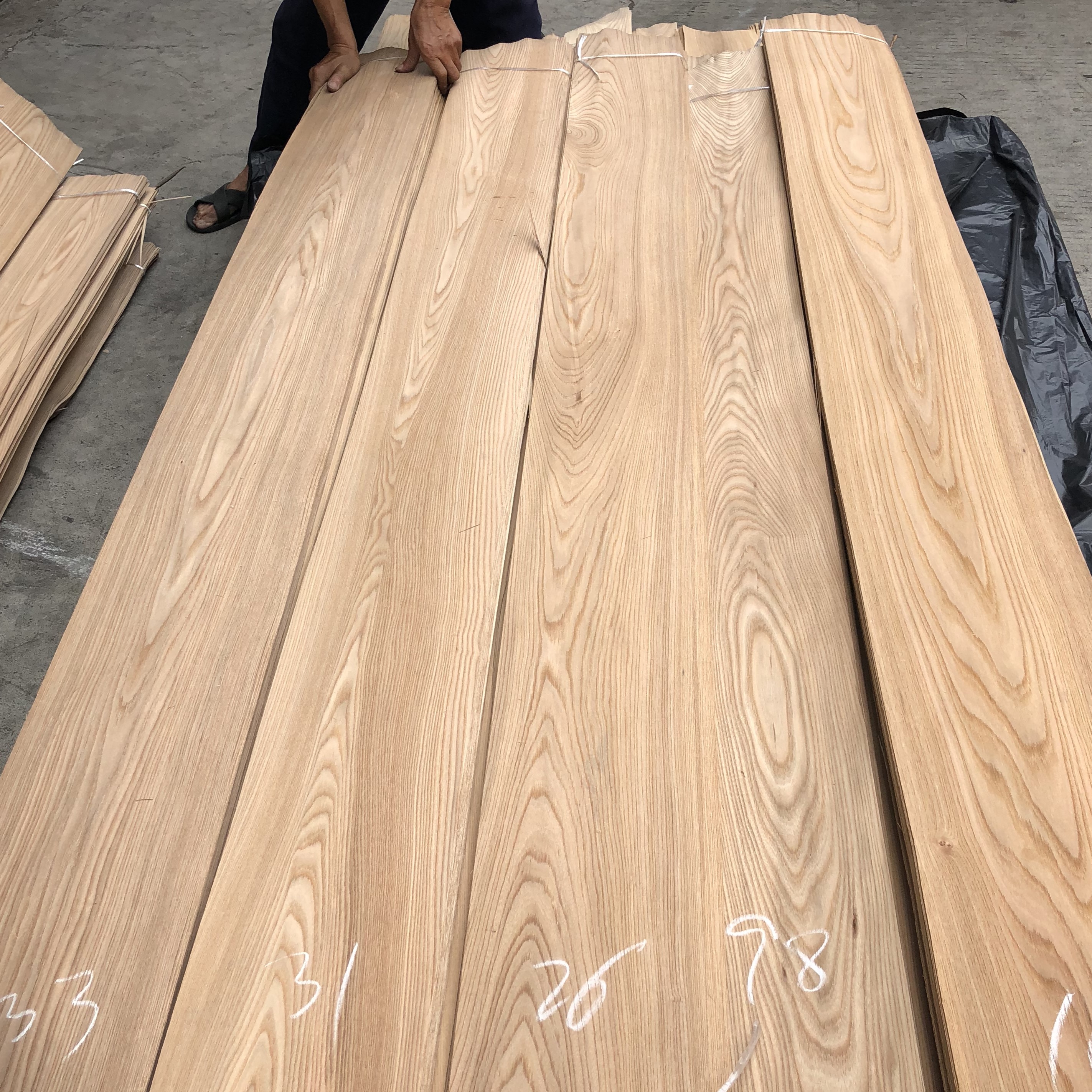 Natural Elm Wood Veneer 0.2mm 0.3mm 0.5mm 1mm 2mm 3mm Mountain Grain Flat Cut Elm Veneers Wood Sheet
