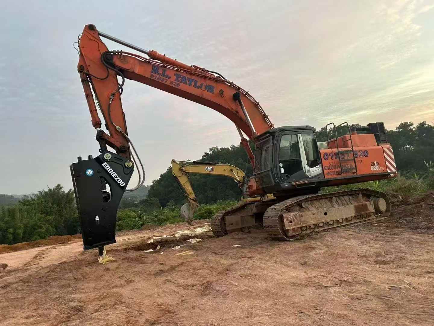 EDDIE 200 Hydraulic Breaker Hammer for 50-Ton Excavators Heavy Duty Demolition Tool High-Efficiency Rock Crusher