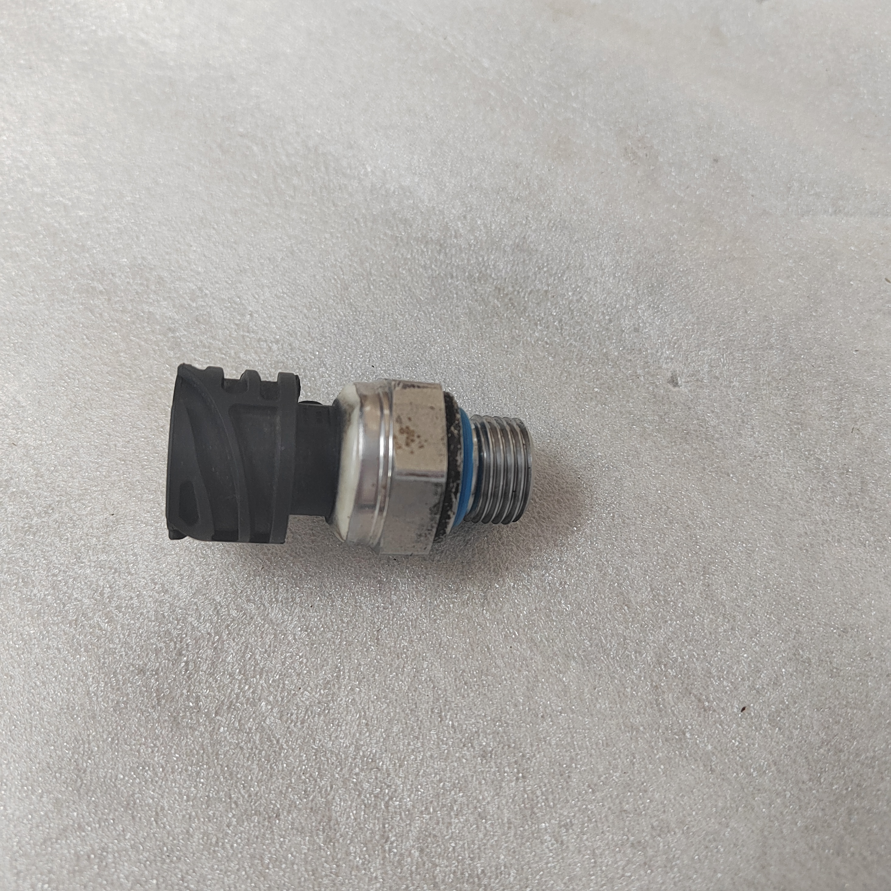 H54300 Heavy Truck Parts Product Oil Pressure Sensor for Shaanxi Howo Dongfeng Suitable